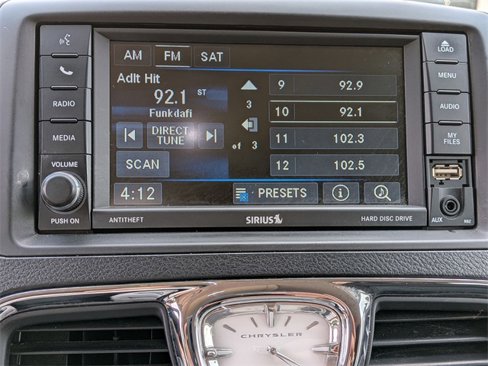 Used 2014 Chrysler Town & Country Touring image 20