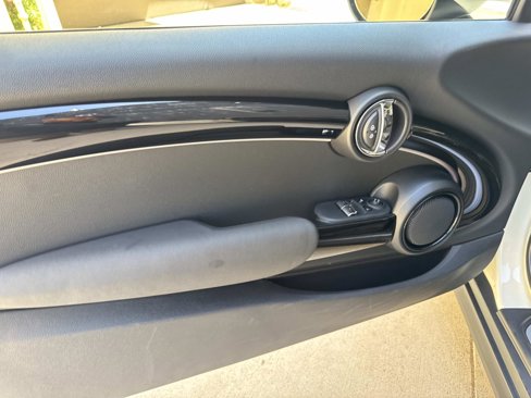 Used 2023 MINI Cooper 2-Door Hardtop image 9