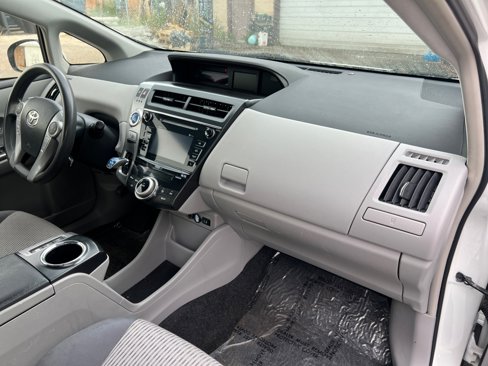 Used 2015 Toyota Prius V Three image 16