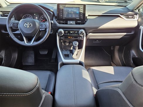 Used 2022 Toyota RAV4 XLE Premium image 7