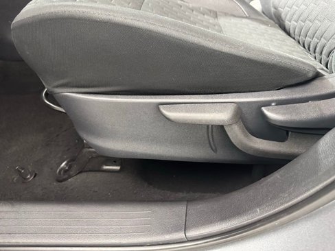 Used 2022 Nissan Kicks S image 25
