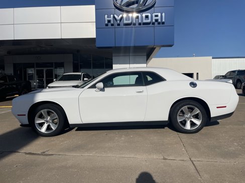 Used 2022 Dodge Challenger SXT image 9