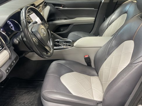 Used 2019 Toyota Camry XLE image 16
