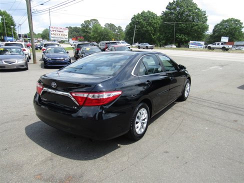 Used 2016 Toyota Camry image 8