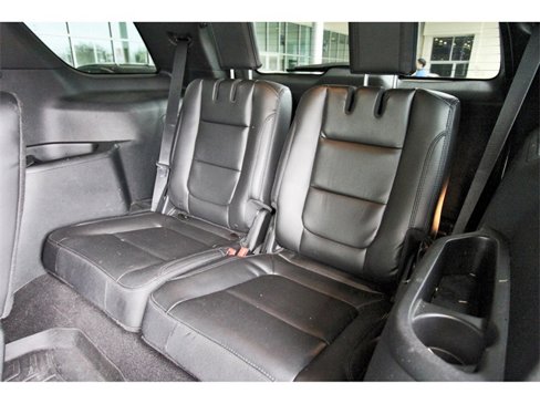 Used 2018 Ford Explorer XLT w/ Equipment Group 202A image 12