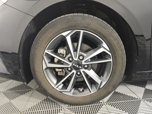 Used 2023 Kia Forte LXS image 17