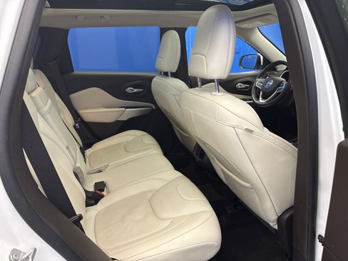 Used 2018 Jeep Cherokee Overland w/ Technology Group image 26
