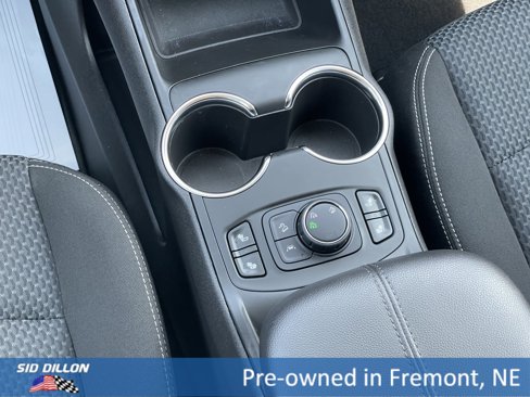 Used 2022 GMC Terrain SLE w/ Driver Convenience Package image 4