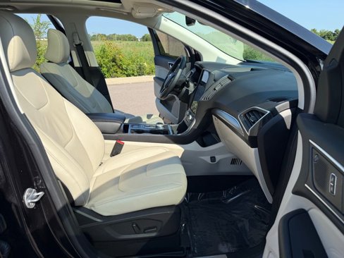 Used 2022 Ford Edge Titanium image 20