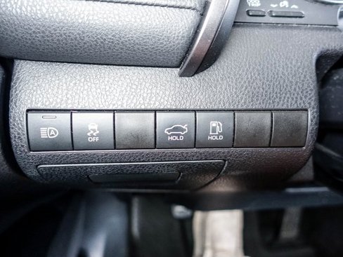Used 2019 Toyota Camry SE image 3