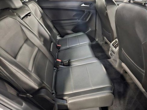 Used 2020 Volkswagen Tiguan SE w/ Panoramic Sunroof Package image 18