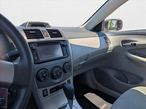 Used 2013 Toyota Corolla LE image 15