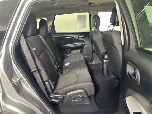 Used 2017 Dodge Journey SE w/ Flexible Seating Group image 12