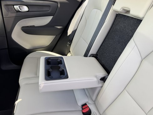 Certified 2024 Volvo XC40 B5 Plus image 16