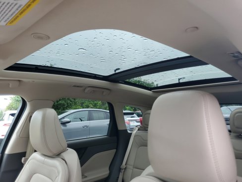 Certified 2022 Lincoln Corsair AWD w/ Premium Package image 11