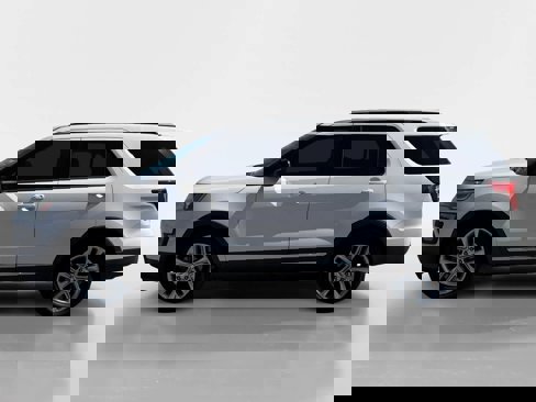 Used 2016 Ford Explorer XLT w/ Equipment Group 201A image 2