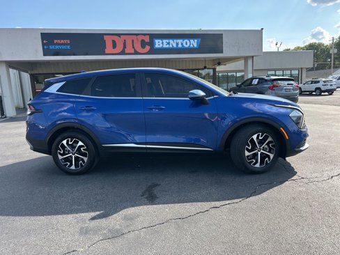 Used 2023 Kia Sportage EX image 2