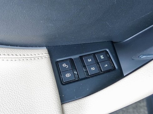Used 2018 Jaguar F-PACE Premium image 25