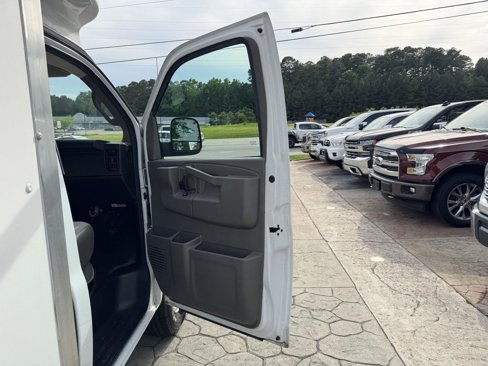 Used 2021 Chevrolet Express 3500 w/ Power Convenience Package image 11