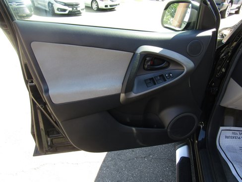 Used 2011 Toyota RAV4 2WD image 17