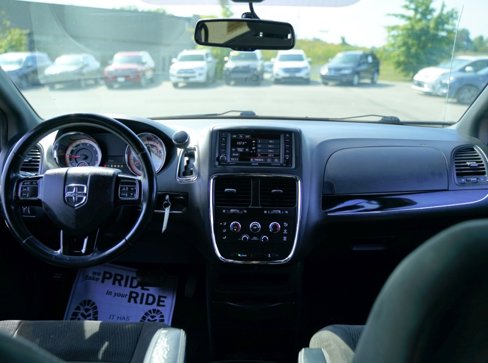 Used 2017 Dodge Grand Caravan SE image 12
