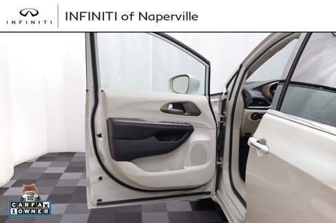 Used 2019 Chrysler Pacifica Touring-L Plus w/ Advanced Safetytec Group image 5