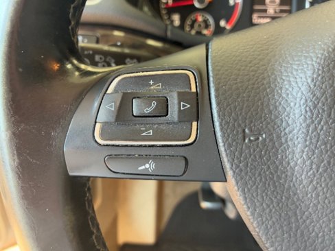 Used 2014 Volkswagen Passat TDI SEL Premium image 18