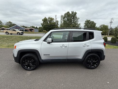 Used 2018 Jeep Renegade Altitude image 9