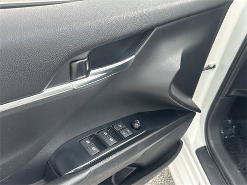Used 2020 Toyota Camry LE image 16