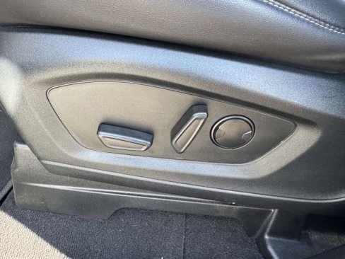 Used 2022 Ford Explorer XLT w/ Equipment Group 202A image 11