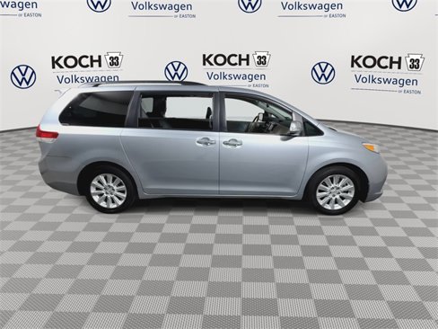 Used 2014 Toyota Sienna Limited image 9