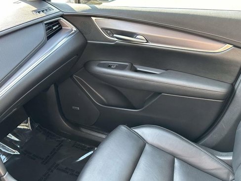 Used 2017 Cadillac XT5 Luxury w/ Driver Awareness Package image 39