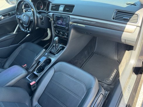 Used 2017 Volkswagen Passat 3.6 SE image 10