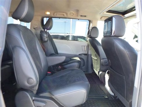 Used 2012 Toyota Sienna SE image 9