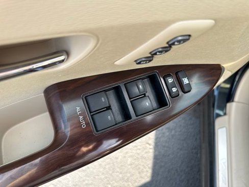 Used 2013 Toyota Venza XLE image 12