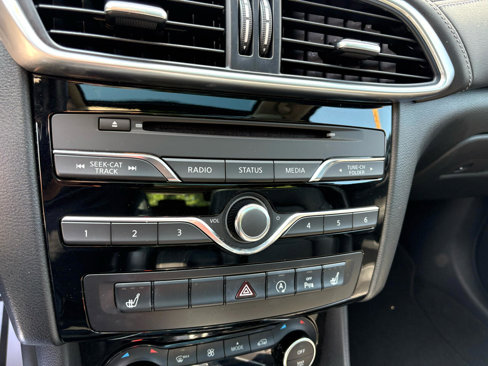 Used 2018 INFINITI QX30 Premium image 27