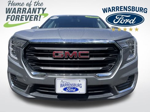 Used 2024 GMC Terrain SLE image 3