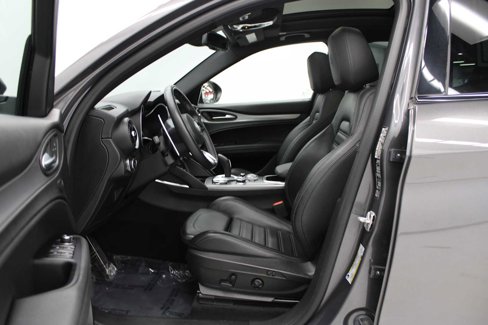 Used 2022 Alfa Romeo Stelvio Veloce image 7