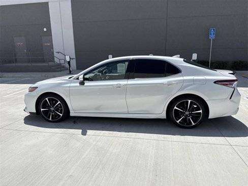 Used 2018 Toyota Camry XSE image 6