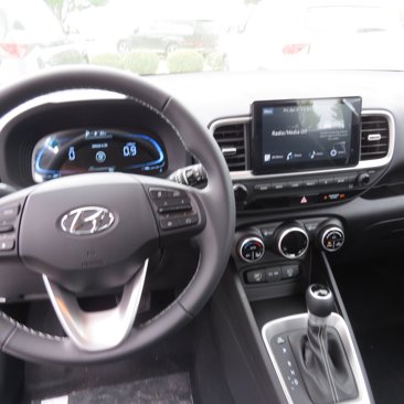 New 2025 Hyundai Venue SEL image 13