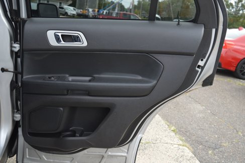 Used 2013 Ford Explorer XLT image 32