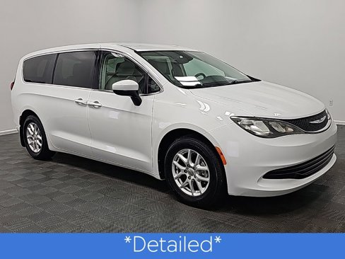 Used 2017 Chrysler Pacifica LX image 3