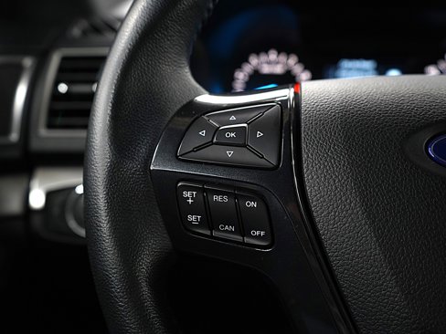 Used 2019 Ford Explorer XLT image 27