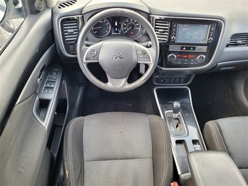 Used 2019 Mitsubishi Outlander ES image 16