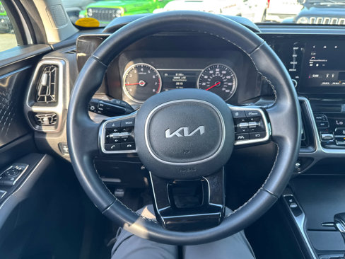 Used 2022 Kia Sorento S image 16
