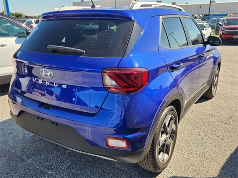 Used 2025 Hyundai Venue SEL image 5