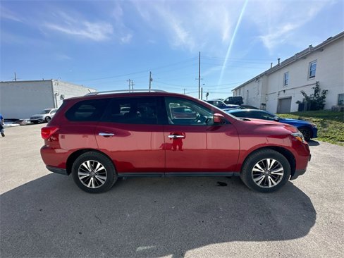 Used 2017 Nissan Pathfinder SV image 7
