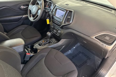 Used 2019 Jeep Cherokee Latitude w/ Popular Appearance Group image 32