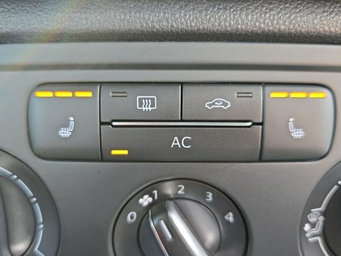 Used 2012 Volkswagen Beetle 2.5 image 24