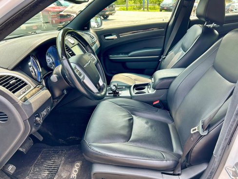 Used 2014 Chrysler 300 C w/ Light Group image 10
